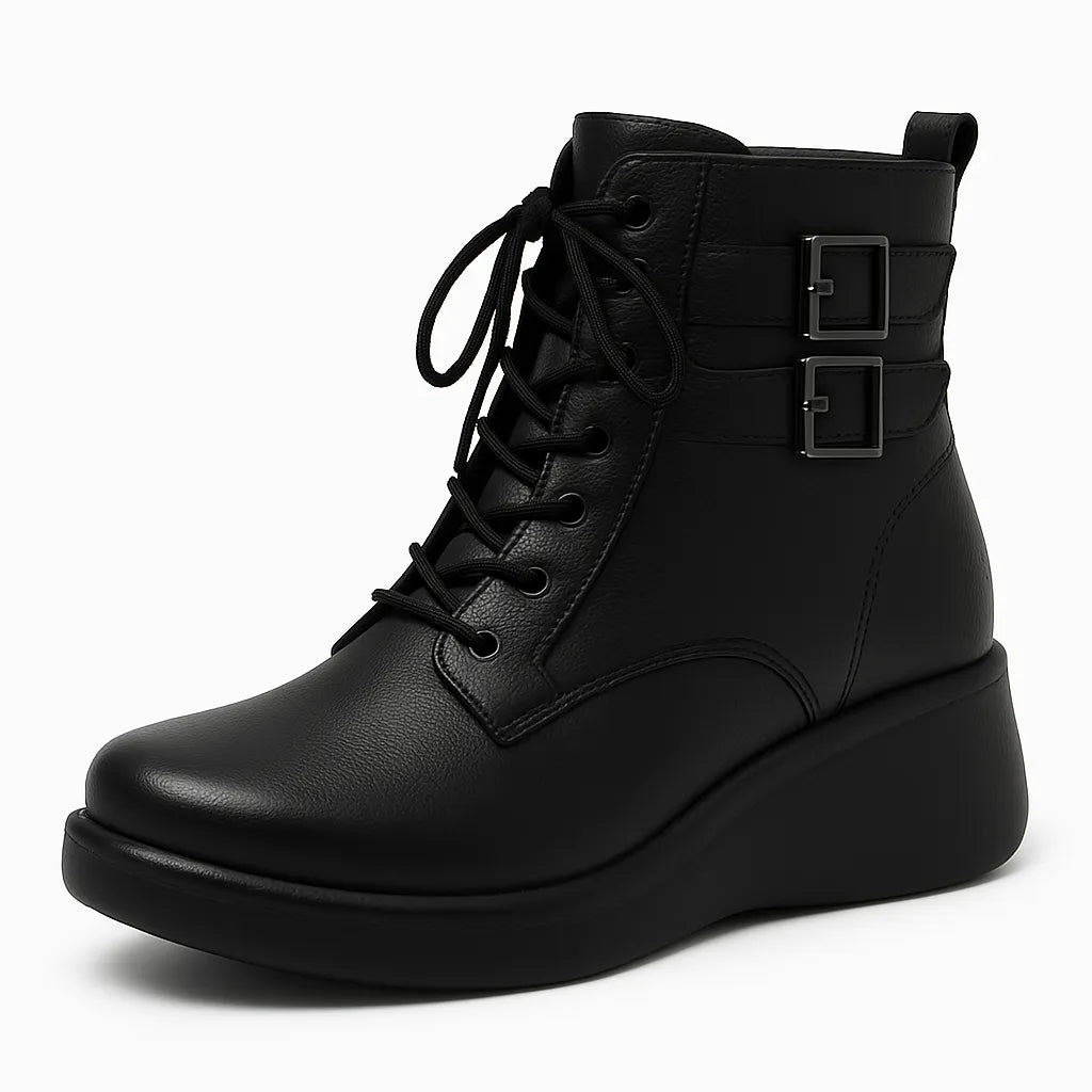 Bota Ortopédica Feminina Emily da Mazarato em couro preto, com cadarço frontal, duas fivelas laterais e solado anatômico de plataforma baixa.



